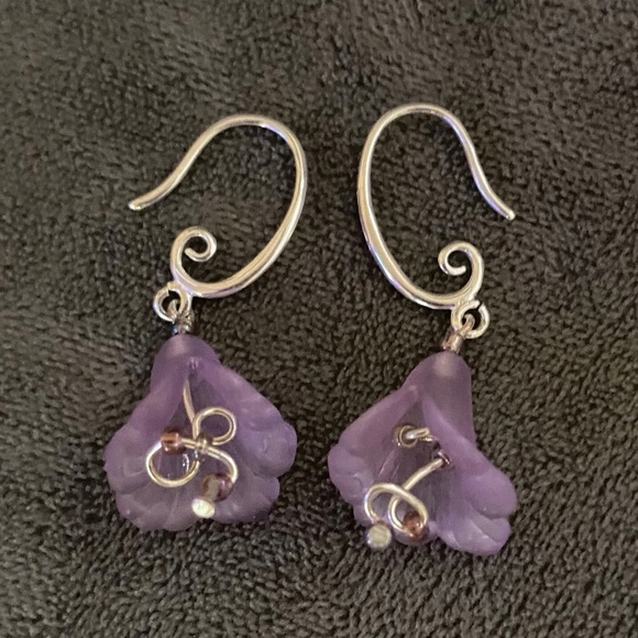 Handmade Lucite Flower Earrings - Picture 2 of 3